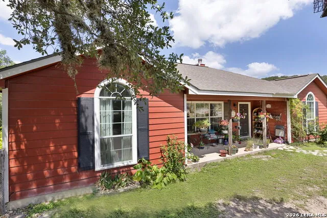 126 MADRONE RDG Comfort, TX 78013