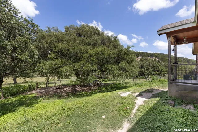 126 MADRONE RDG Comfort, TX 78013