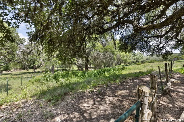 126 MADRONE RDG Comfort, TX 78013