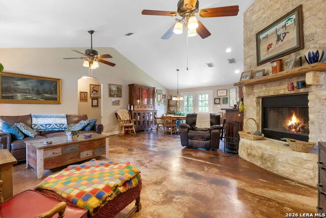 126 MADRONE RDG Comfort, TX 78013
