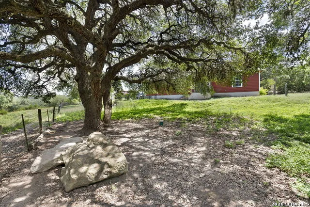 126 MADRONE RDG Comfort, TX 78013