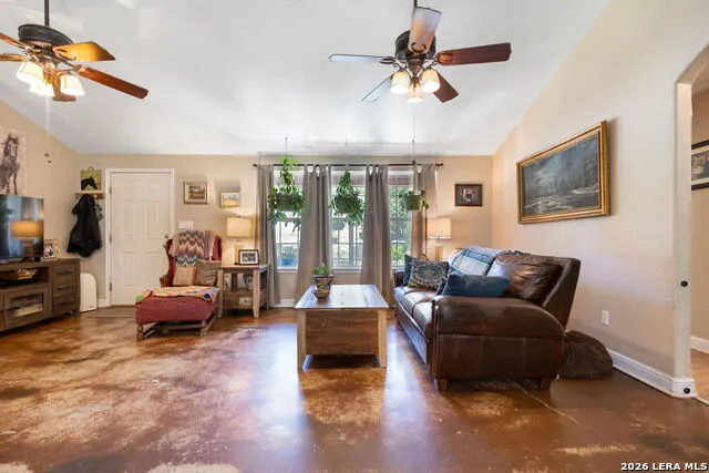126 MADRONE RDG Comfort, TX 78013