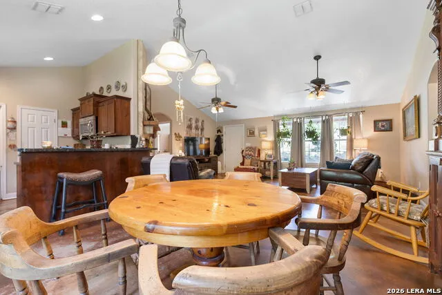 126 MADRONE RDG Comfort, TX 78013