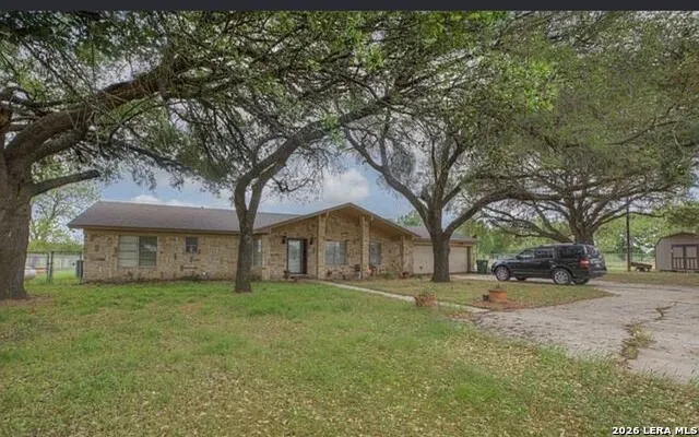 1010 county oak dr Luling, TX 78648