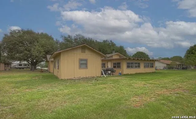 1010 county oak dr Luling, TX 78648