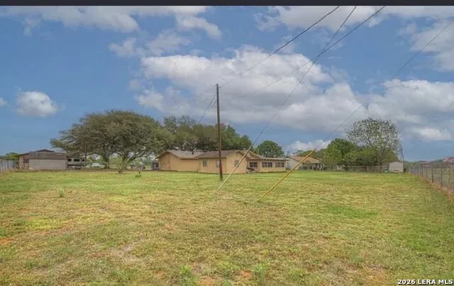 1010 county oak dr Luling, TX 78648