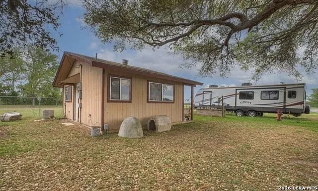 1010 county oak dr Luling, TX 78648