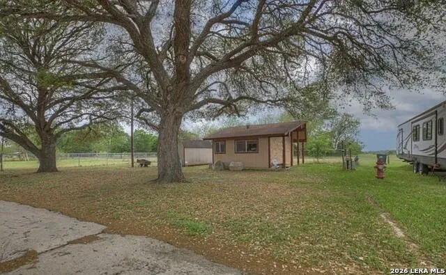 1010 county oak dr Luling, TX 78648