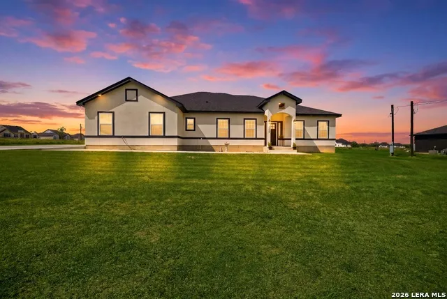 105 Hidden Cv Floresville, TX 78114