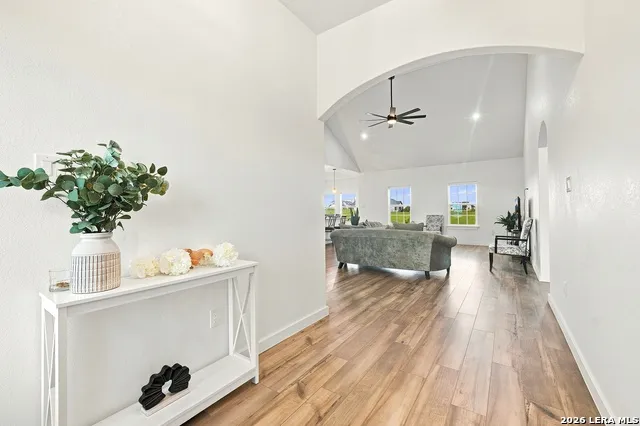 105 Hidden Cv Floresville, TX 78114
