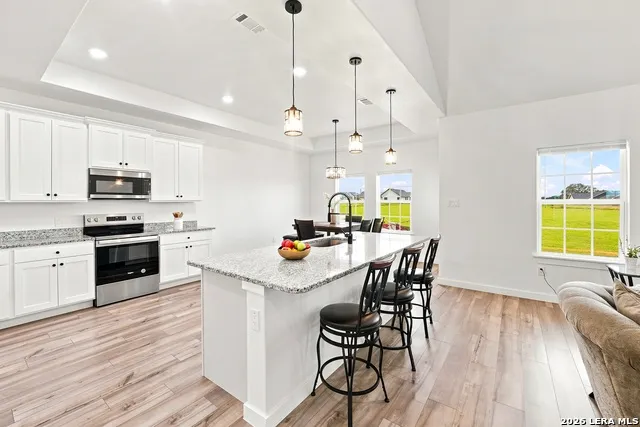 105 Hidden Cv Floresville, TX 78114
