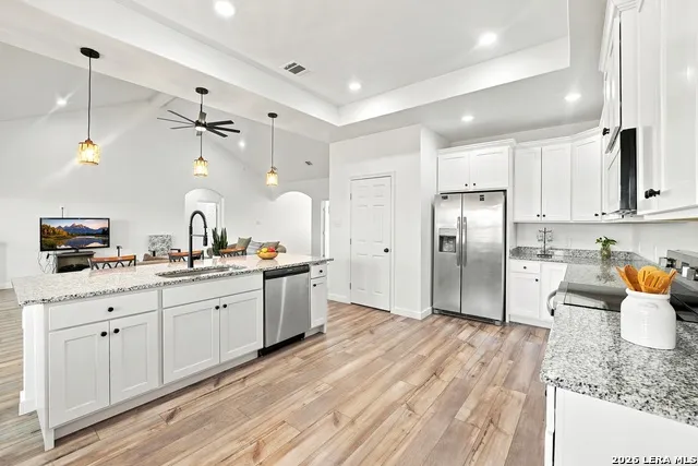 105 Hidden Cv Floresville, TX 78114