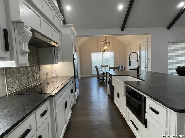 18 Valley View Uvalde, TX 78801