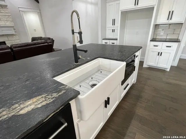 18 Valley View Uvalde, TX 78801