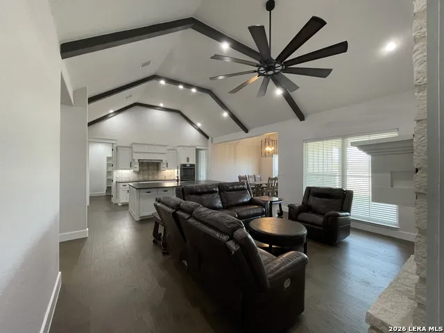 18 Valley View Uvalde, TX 78801