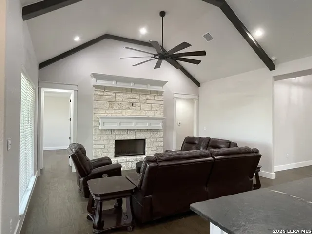 18 Valley View Uvalde, TX 78801