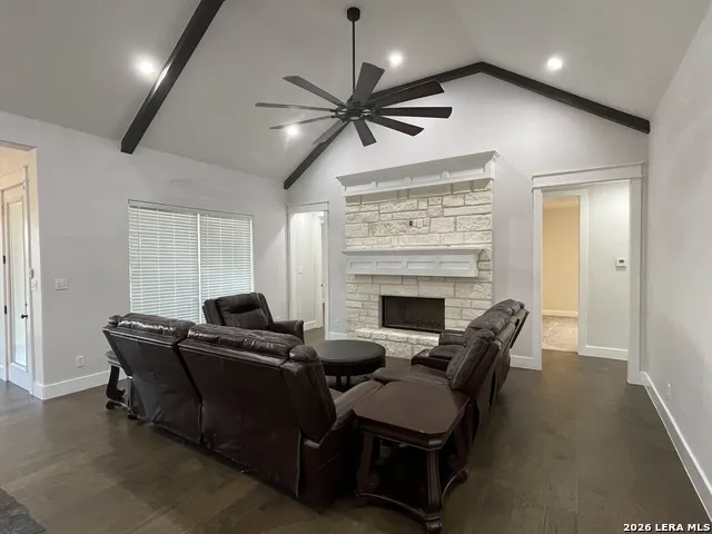 18 Valley View Uvalde, TX 78801