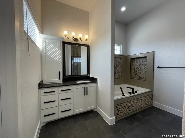 18 Valley View Uvalde, TX 78801