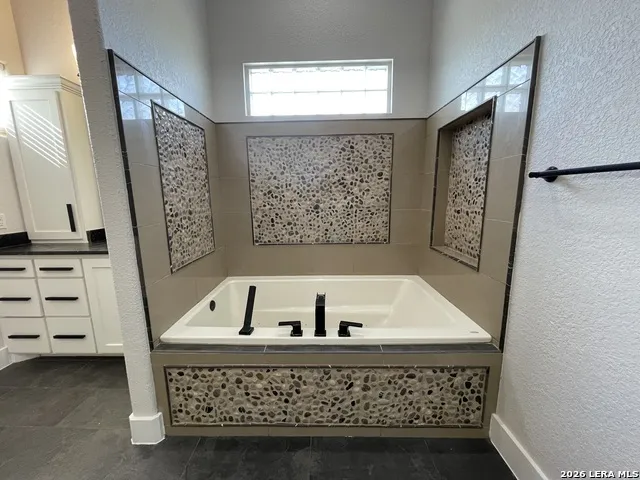 18 Valley View Uvalde, TX 78801