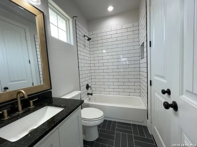 18 Valley View Uvalde, TX 78801