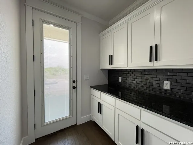 18 Valley View Uvalde, TX 78801