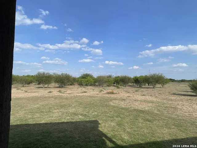 18 Valley View Uvalde, TX 78801