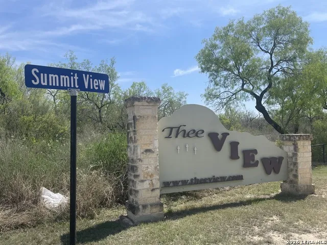 18 Valley View Uvalde, TX 78801