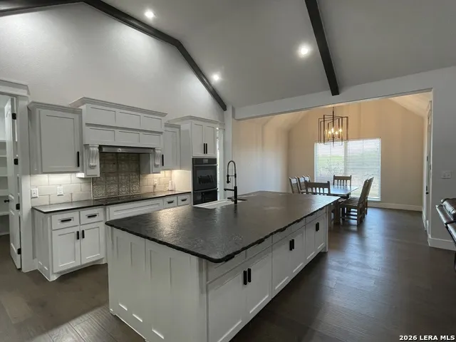 18 Valley View Uvalde, TX 78801