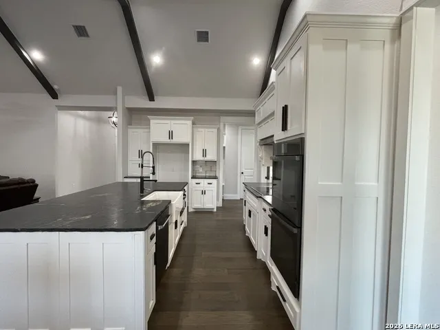 18 Valley View Uvalde, TX 78801