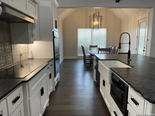 18 Valley View Uvalde, TX 78801