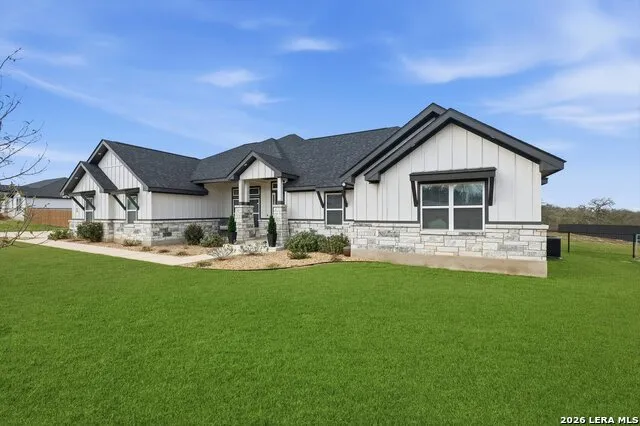 113 Hondo Dr La Vernia, TX 78121
