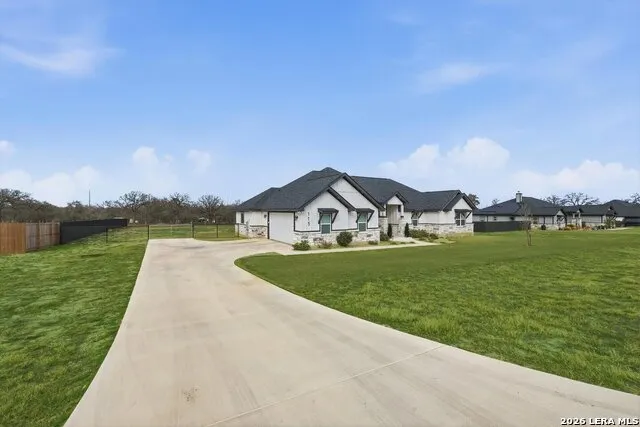 113 Hondo Dr La Vernia, TX 78121