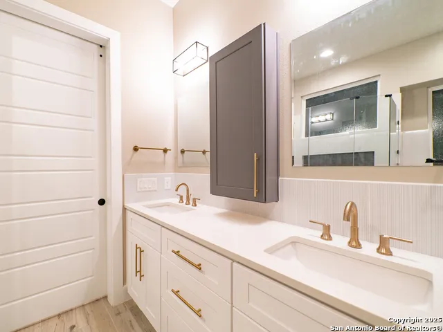 32 WESTCOURT LN San Antonio, TX 78257