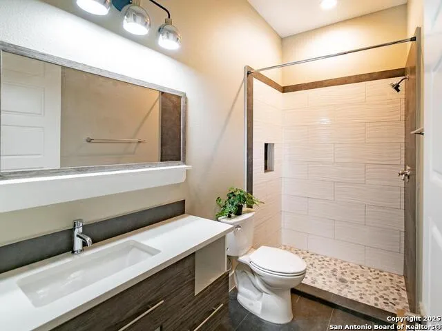 32 WESTCOURT LN San Antonio, TX 78257