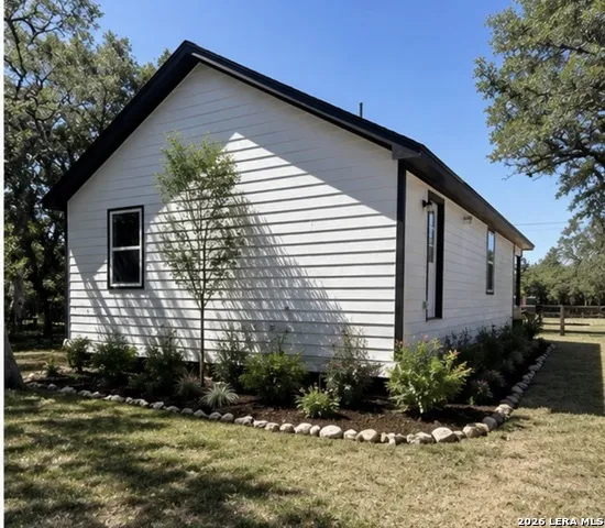 918 Scenic Dr Bandera, TX 78003