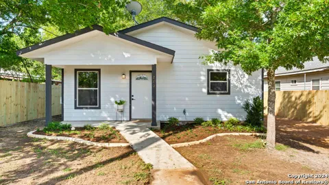 270 S PEACH AVE
