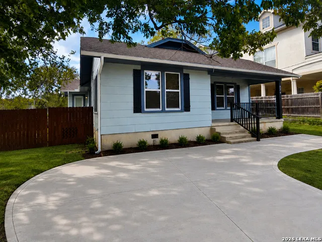 624 S AUSTIN ST Seguin, TX 78155