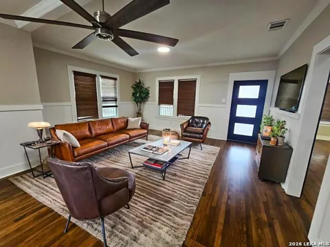 624 S AUSTIN ST