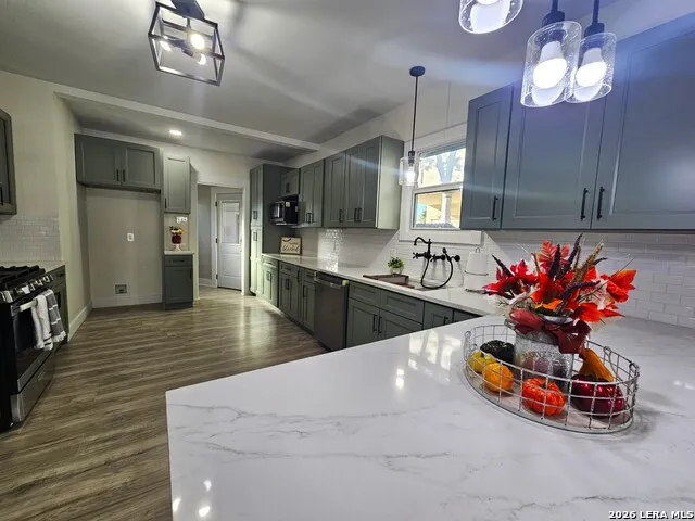 624 S AUSTIN ST Seguin, TX 78155