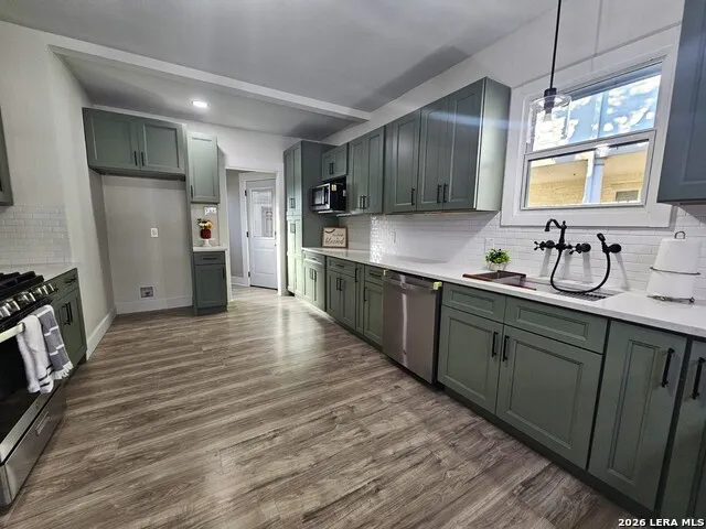 624 S AUSTIN ST Seguin, TX 78155