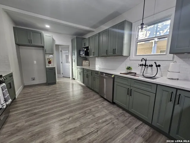 624 S AUSTIN ST Seguin, TX 78155