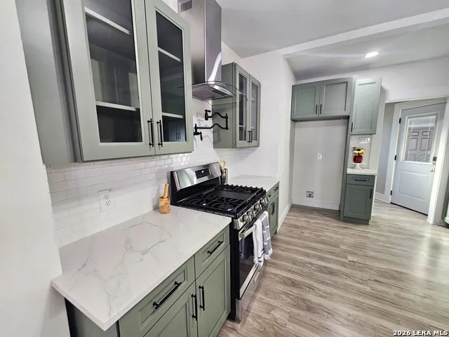 624 S AUSTIN ST Seguin, TX 78155