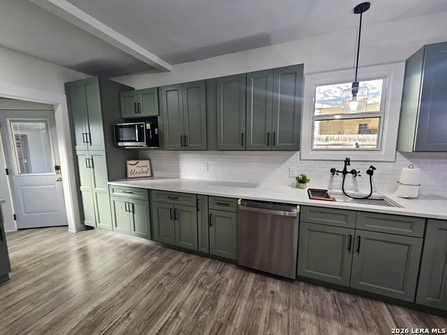 624 S AUSTIN ST Seguin, TX 78155