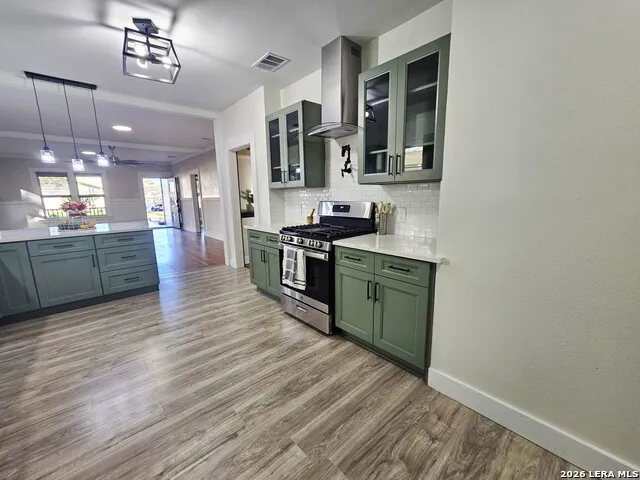 624 S AUSTIN ST Seguin, TX 78155