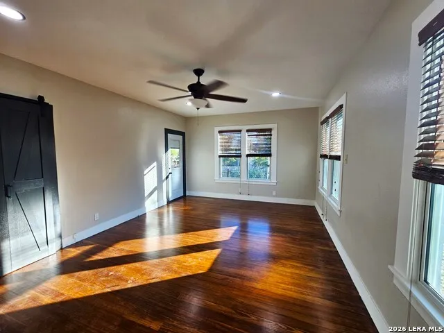 624 S AUSTIN ST Seguin, TX 78155