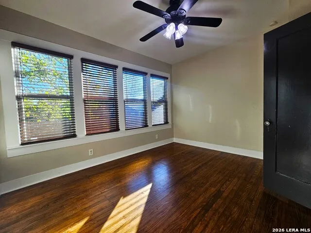624 S AUSTIN ST Seguin, TX 78155