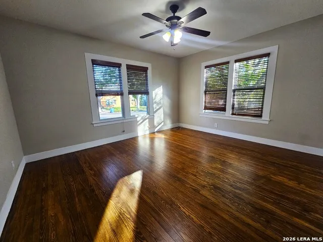 624 S AUSTIN ST Seguin, TX 78155