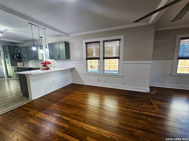 624 S AUSTIN ST Seguin, TX 78155