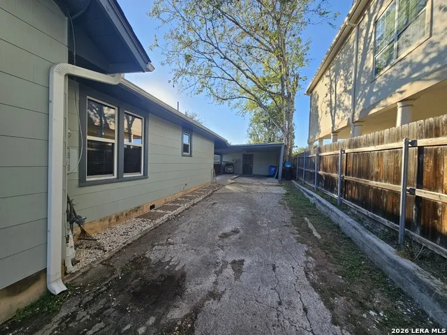624 S AUSTIN ST Seguin, TX 78155