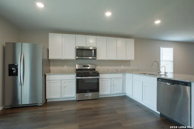 5402 FREDERICK BLF Von Ormy, TX 78073